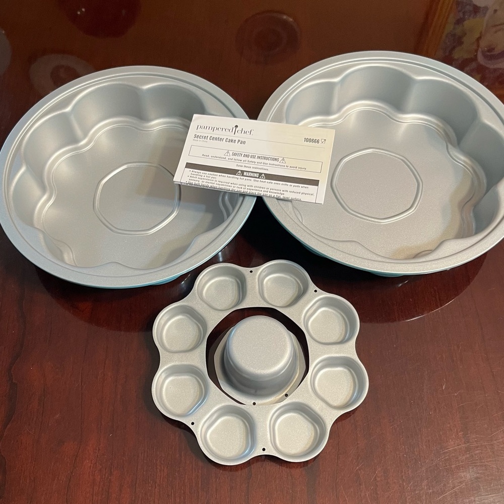 Secret Center Cake Pan. - Picture 4 of 4